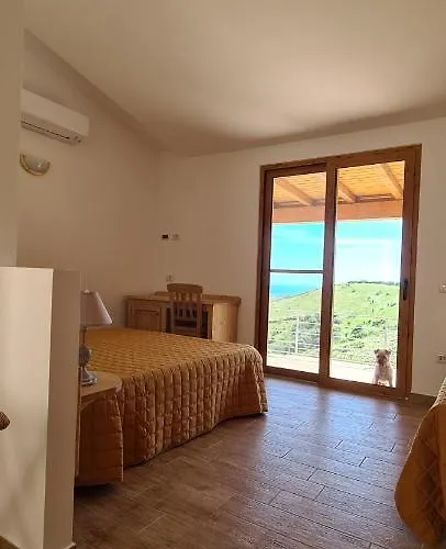 Azienda Agrituristica La Janna Di La Faj Фермерский дом *