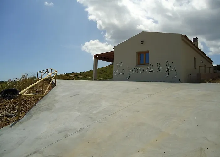Azienda Agrituristica La Janna Di La Faj Фермерский дом *
