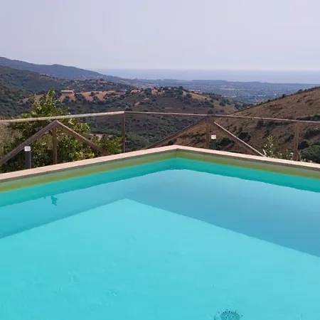Azienda Agrituristica La Janna Di La Faj مزرعة للإقامة